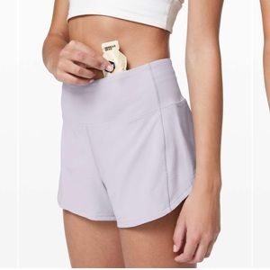 Lululemon Speed Up Shorts in Silver Lilac. Size 6 Long